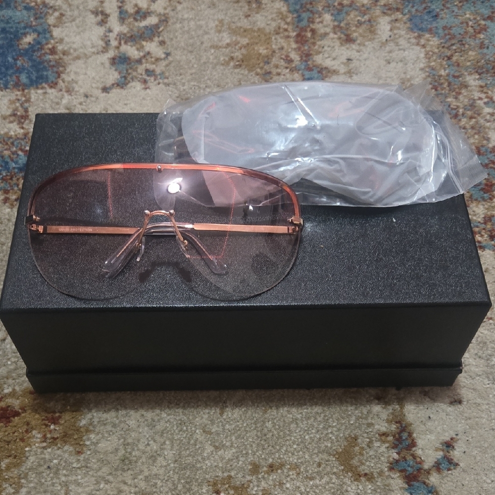 Oversized Rose-Tinted Aviator Sunglasses